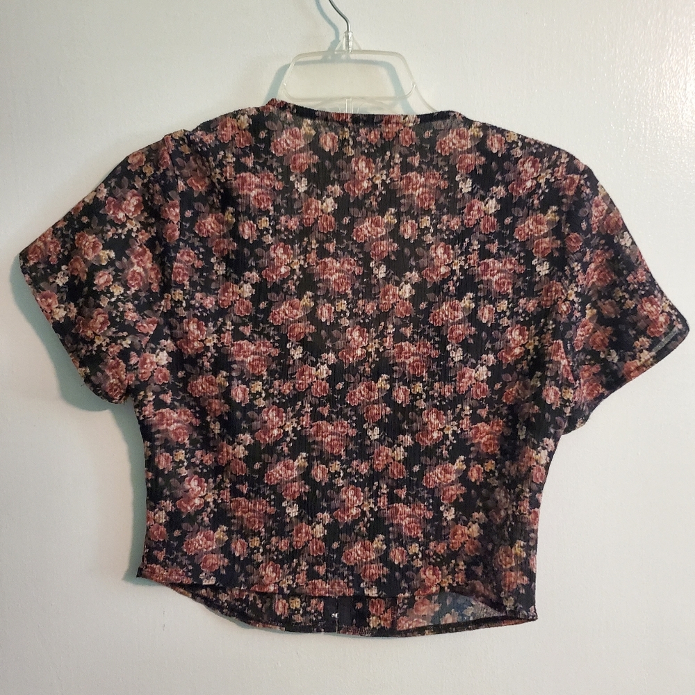Flower Pattern Top - Picture 2 of 8